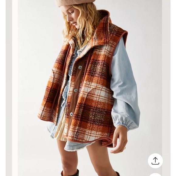 🆕 Free People Wrapped Up Blanket Vest- Topaz Combo - Picture 3 of 11